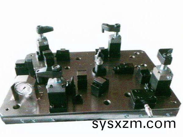 齒(chi)輪(lun)室(shi)罩蓋(gai)液(ye)壓裌具
